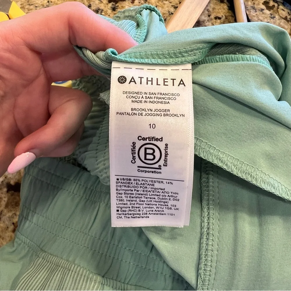 NWOT ATHLETA Brooklyn Jogger Women’s 10 Soft Mint Green 530631-06